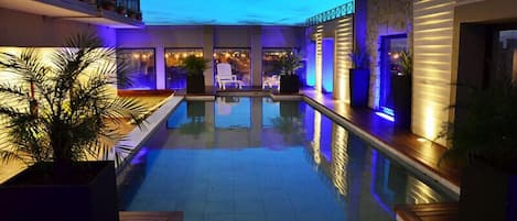 Piscine extérieure en saison