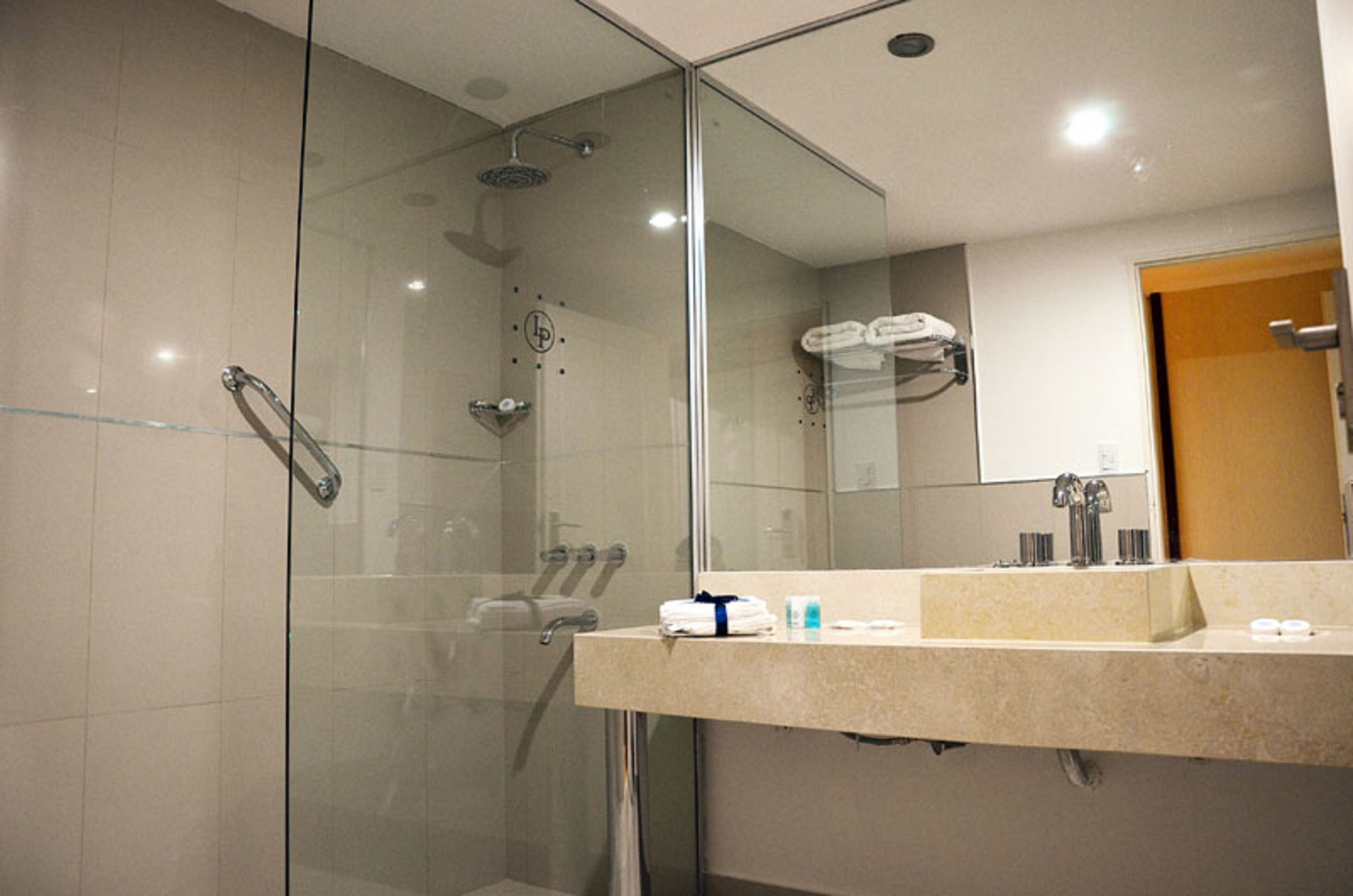 free toiletries, towels