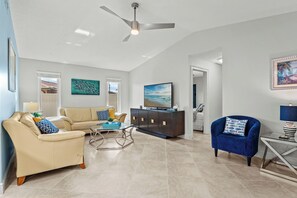 Lobby sitting area - Villa Turquoise Coast (Cape Coral)