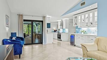 Deluxe Villa, Multiple Bedrooms, Private Pool, Canal View | Executive lounge