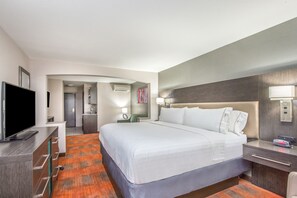 Skrivebord, strygejern/strygebræt, gratis baby-/barnesenge