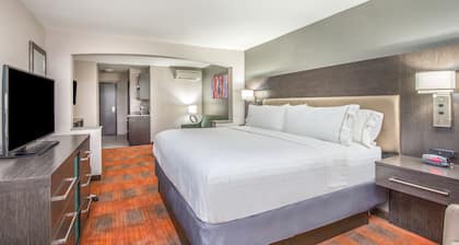 Holiday Inn Express & Suites Shawnee-Kansas City West by IHG