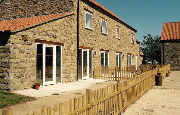 Exterior - The Grainary Cottages (Scarborough)