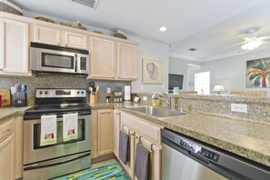 Condo, 1 Bedroom, Kitchen | Private kitchen