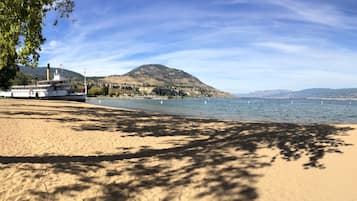 Una playa cerca