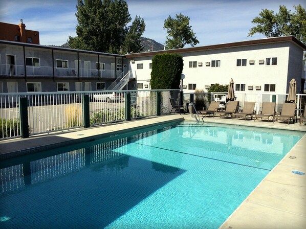 Alberca al aire libre por temporada 