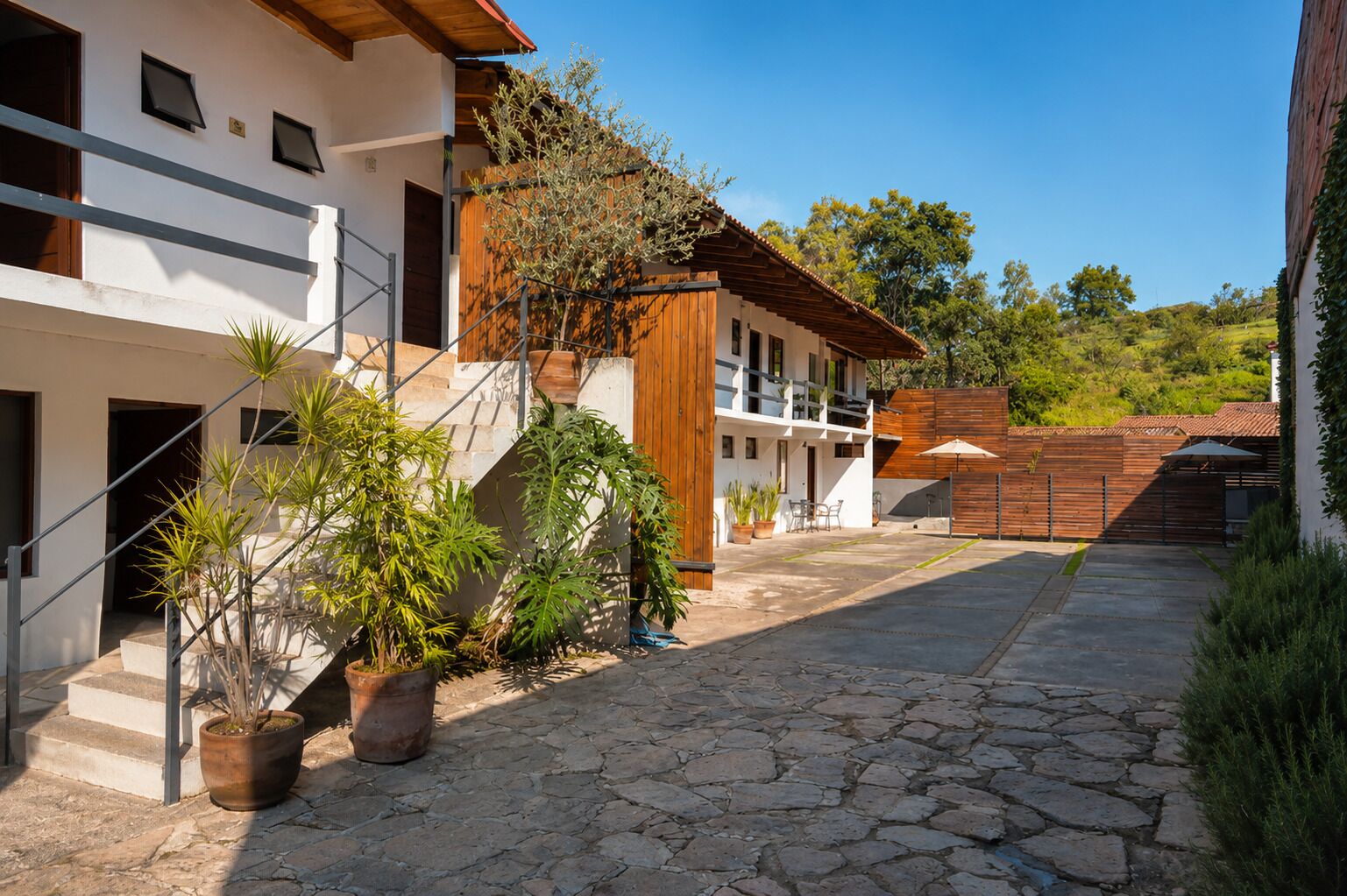 Vista frontal de la propiedad