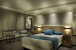 Escritorio, sistema de insonorización, wifi gratis y ropa de cama 