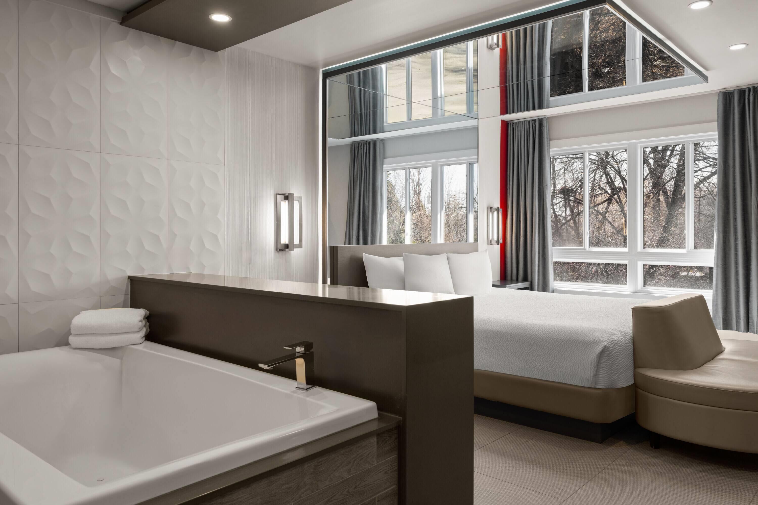 Suite superior, 1 cama King size, para no fumadores | Tina de hidromasaje
