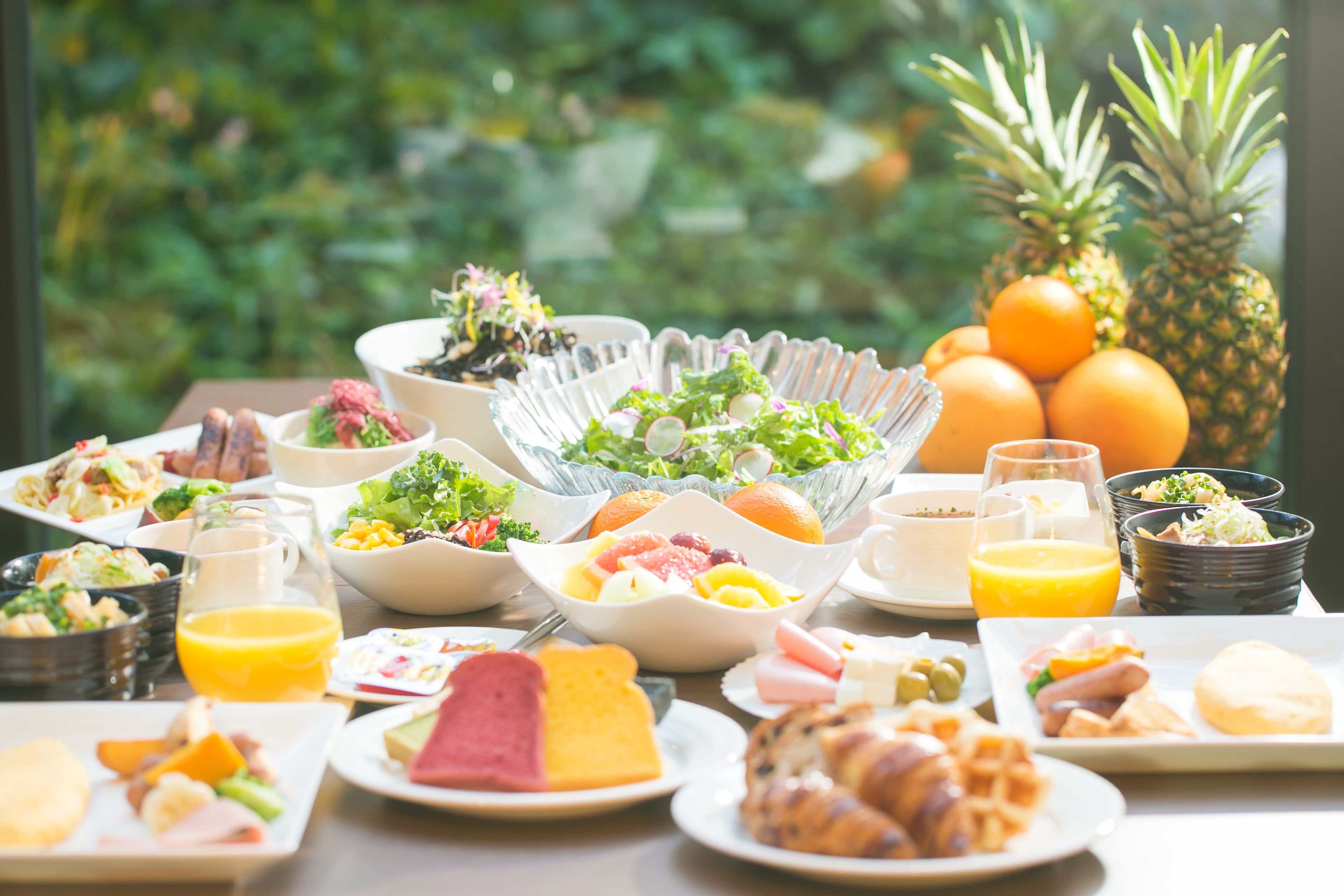 daily buffet breakfast for a fee