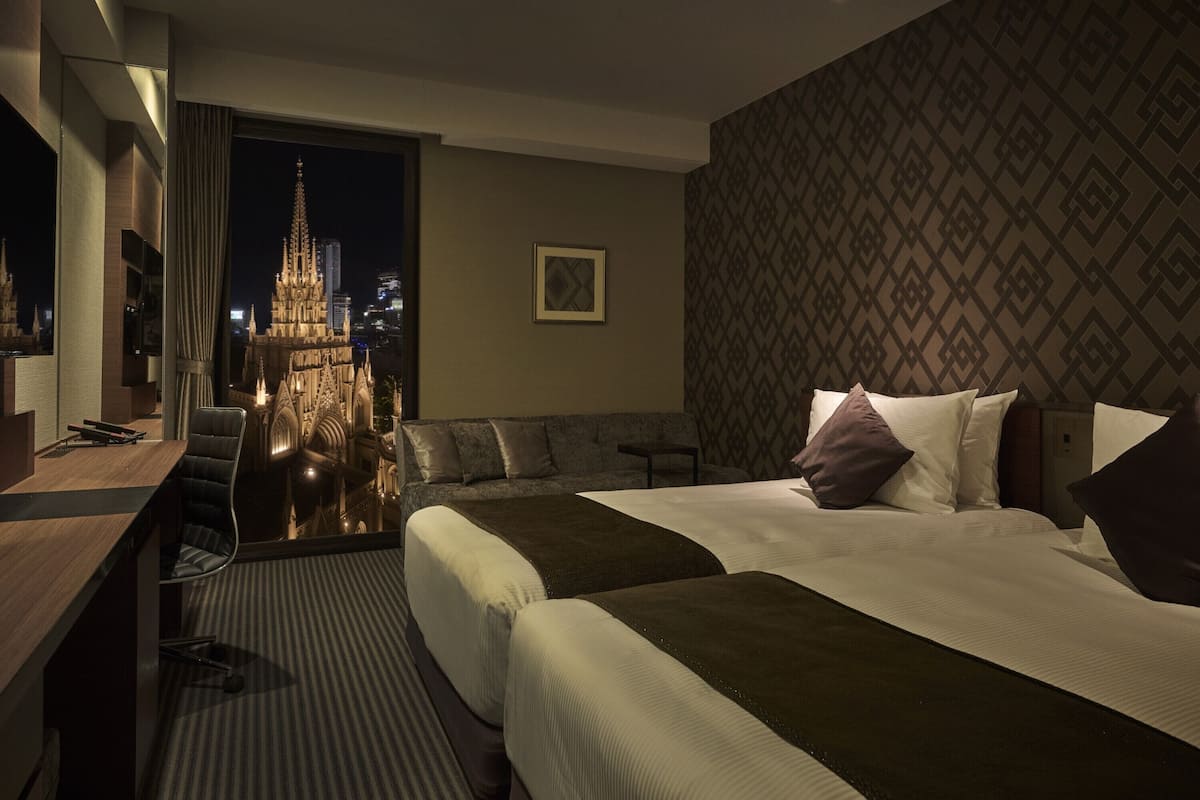 Deluxe Twin Chapel View Non Smoking | 1 bedroom, premium bedding, in-room safe, desk