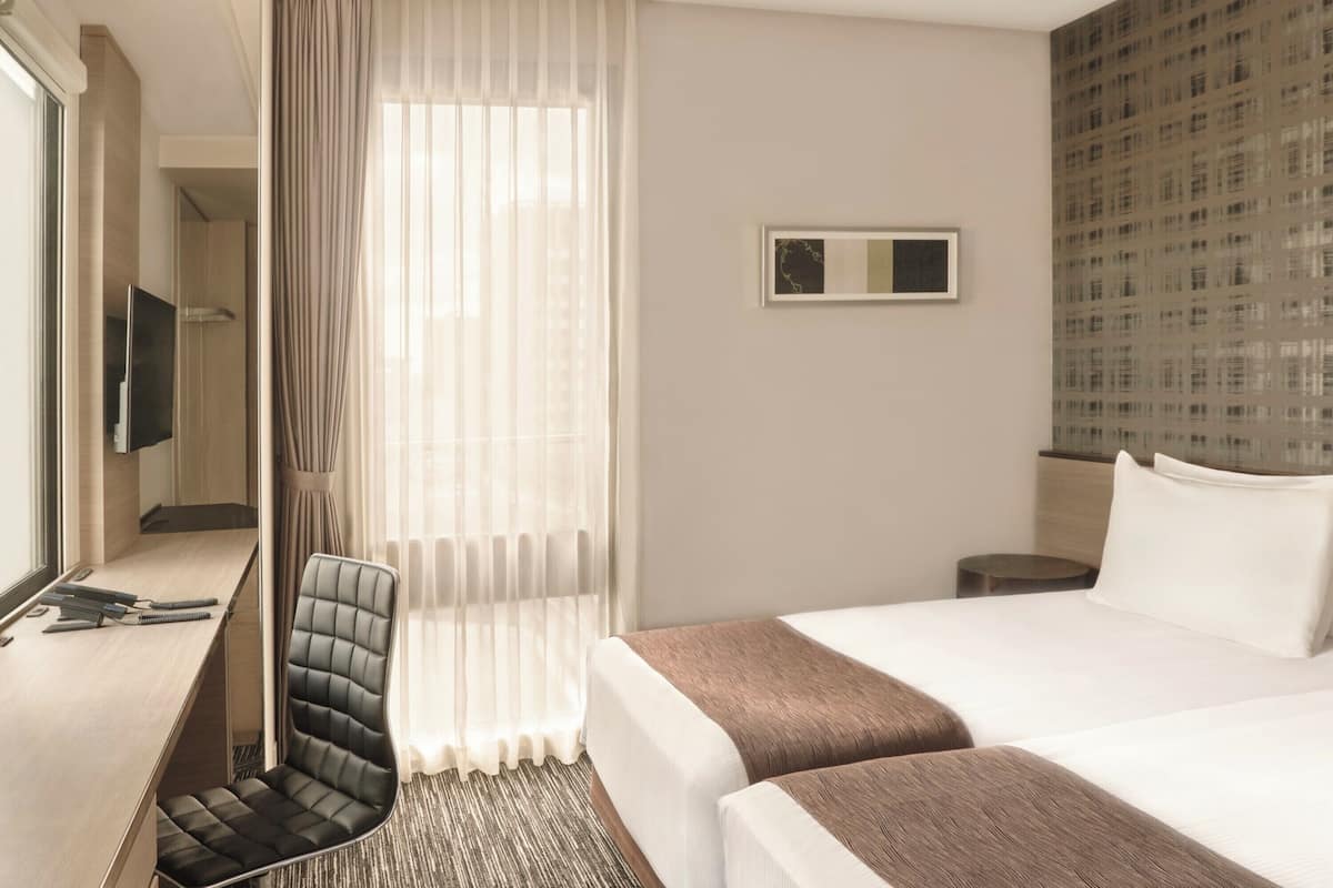 1 bedroom, premium bedding, in-room safe, desk