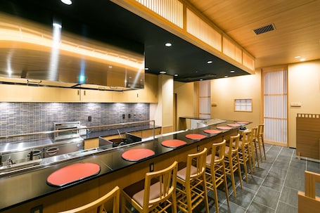 4 restaurants, breakfast, lunch, dinner served; Japanese cuisine. Hotel Miyahira