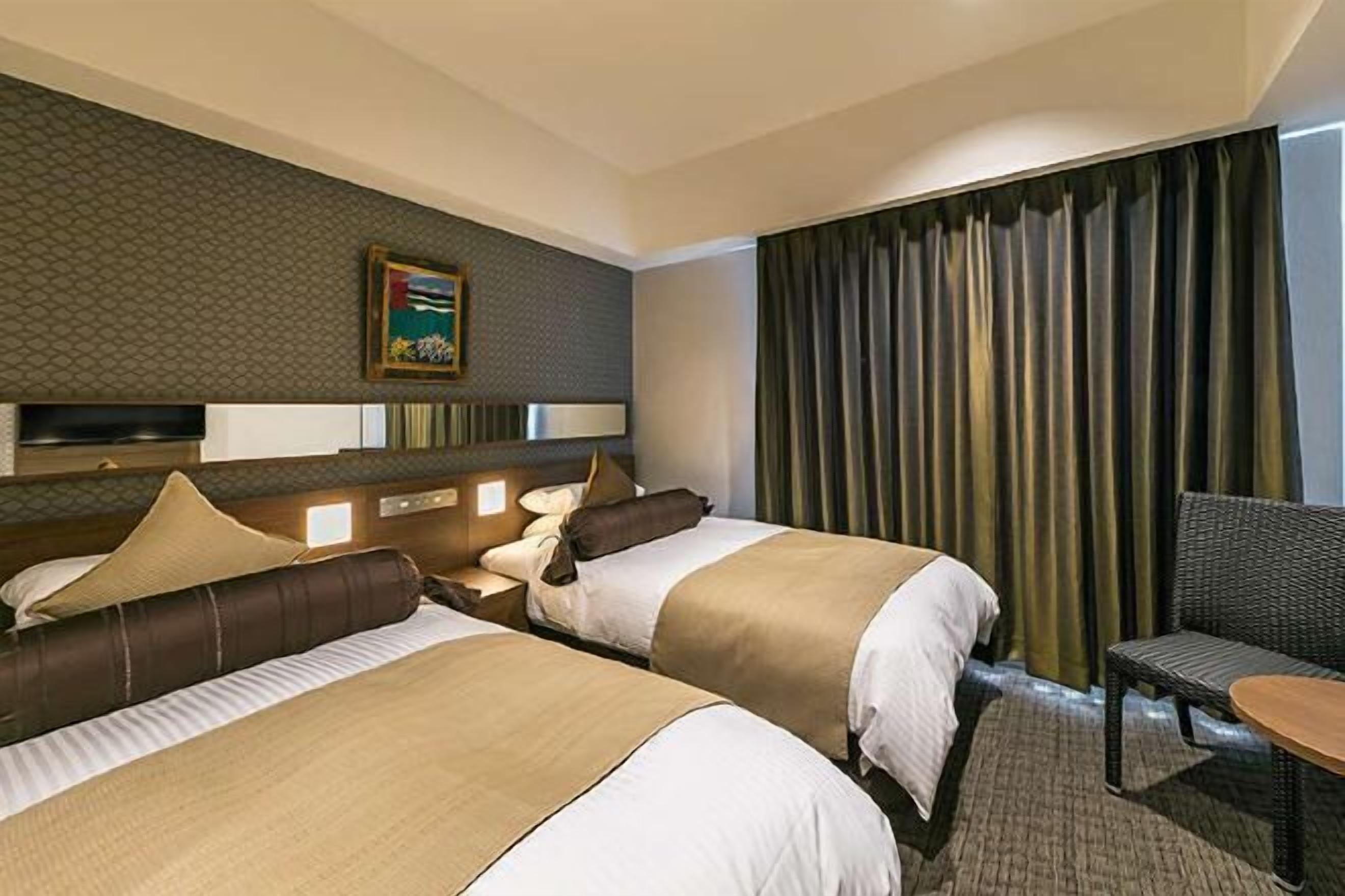 Két bảo mật tại phòng, trang bị nội thất với thiết kế riêng biệt, bàn 