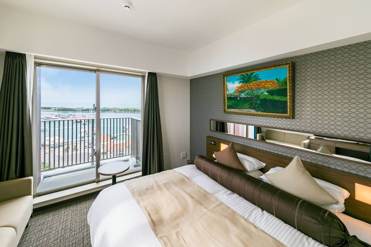 Habitación doble superior, 1 cama doble, balcón, vistas al mar | Caja fuerte, escritorio, cortinas opacas y sistema de insonorización