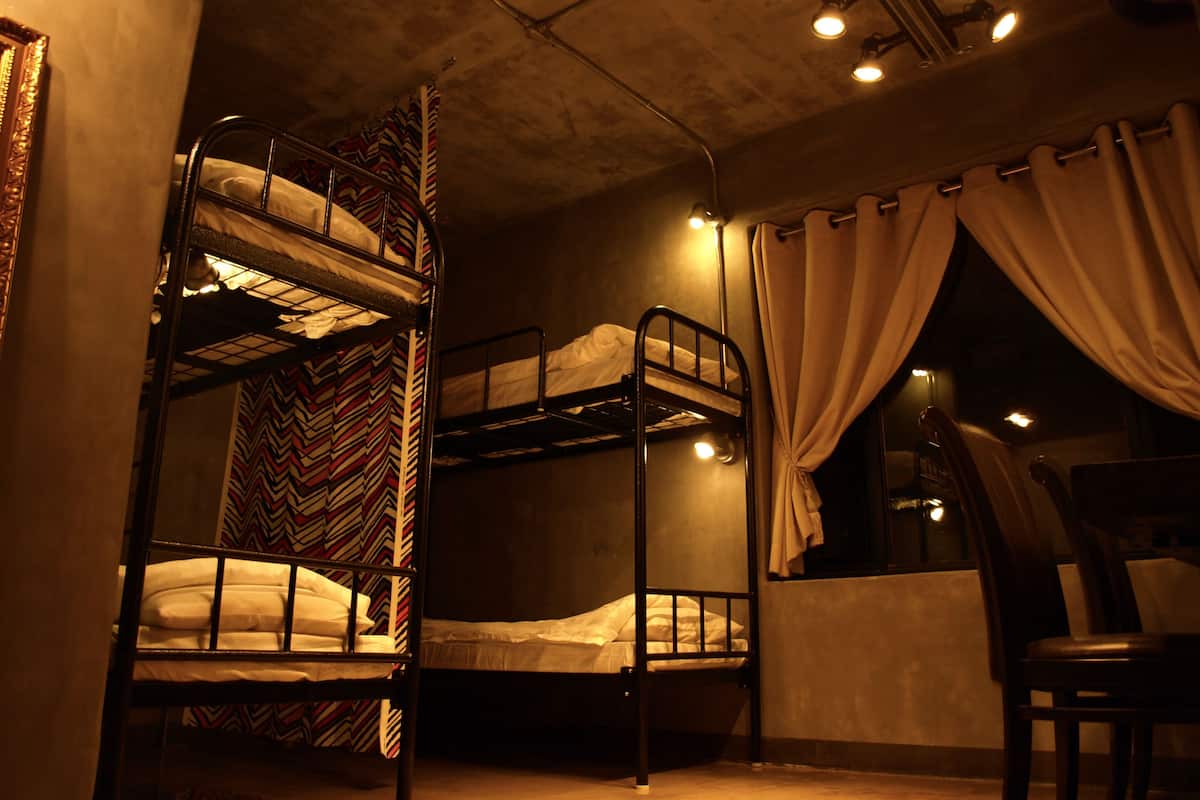 1 bedroom, premium bedding, free WiFi, bed sheets
