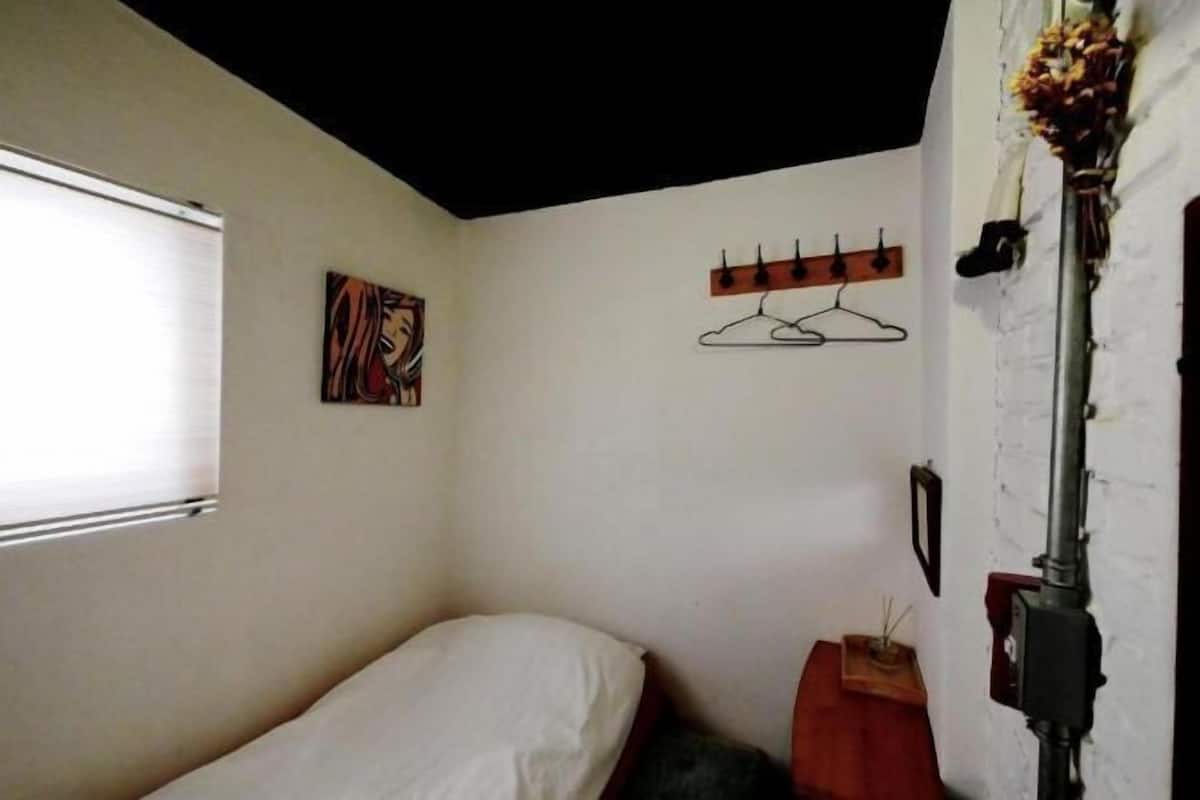 1 bedroom, premium bedding, free WiFi, bed sheets