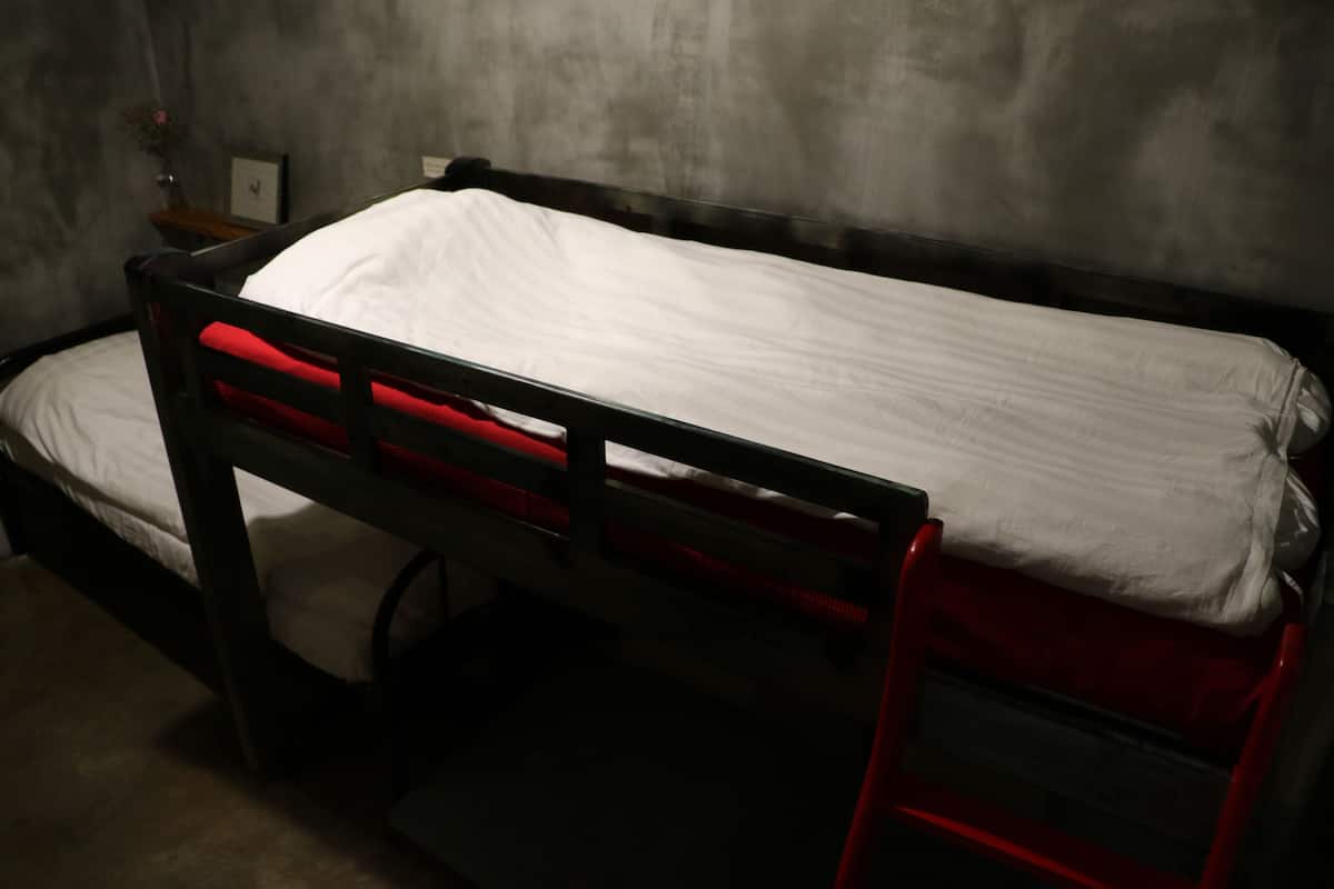 1 bedroom, premium bedding, free WiFi, bed sheets