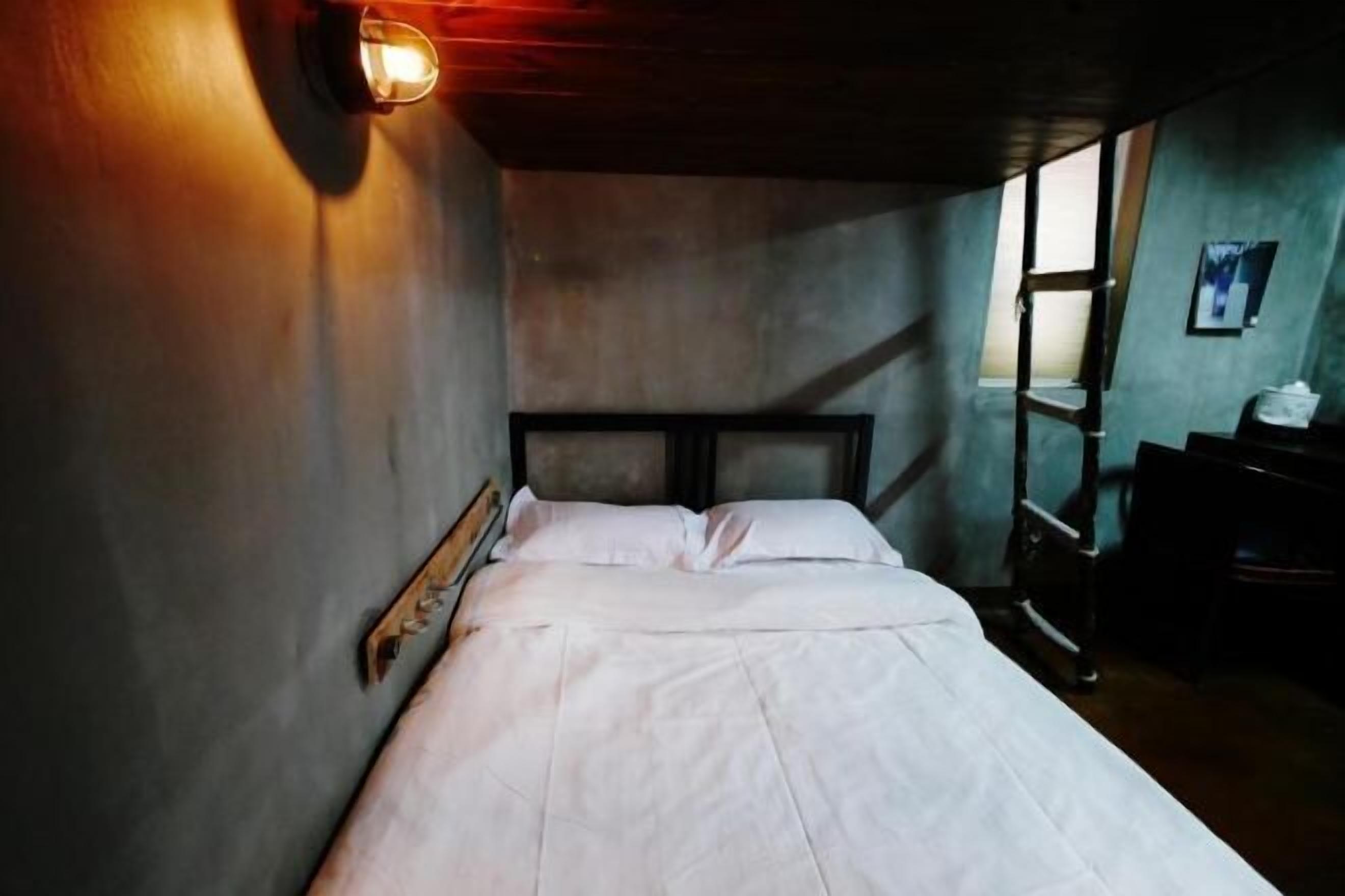 Premium bedding, free WiFi, bed sheets