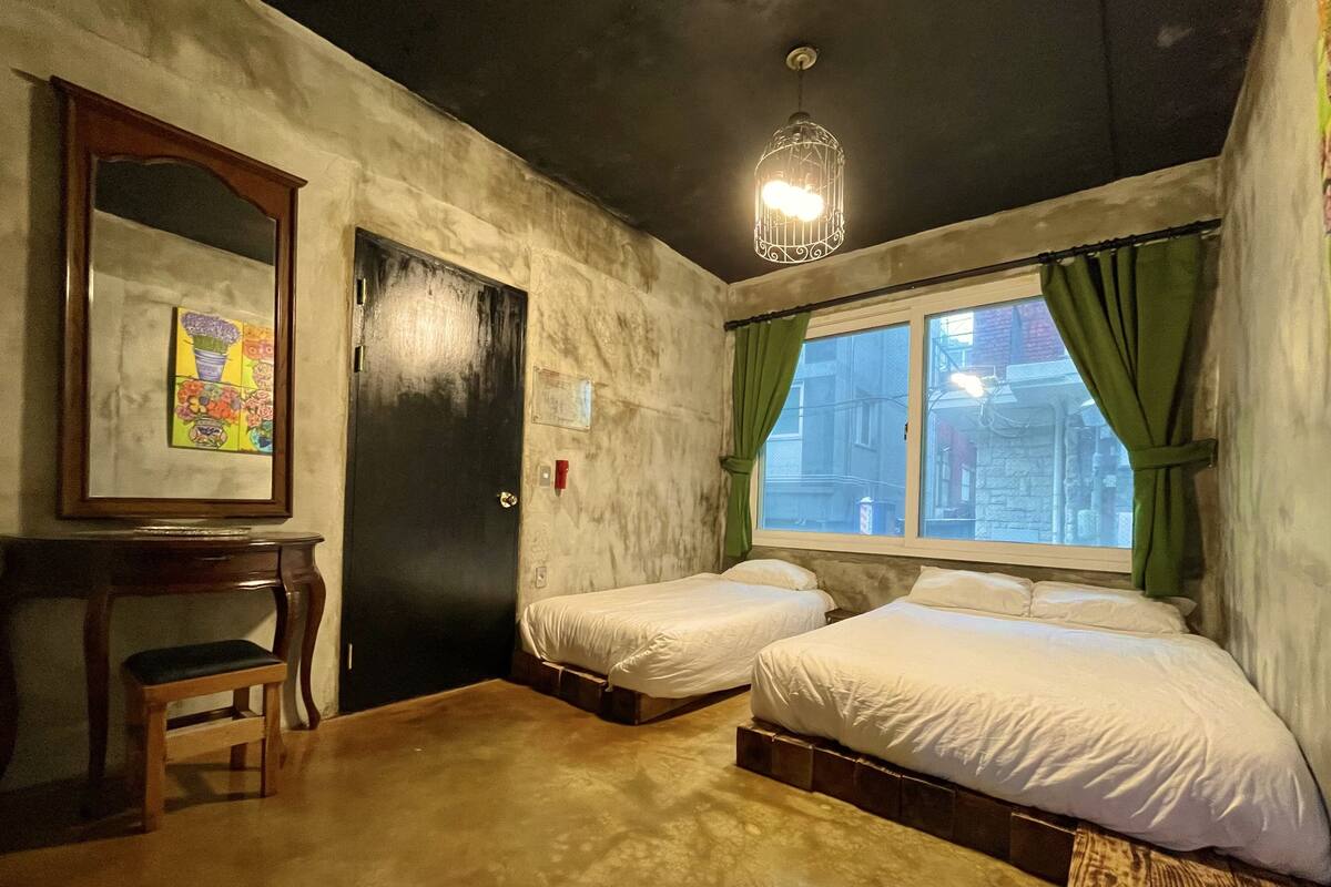 1 bedroom, premium bedding, free WiFi, bed sheets