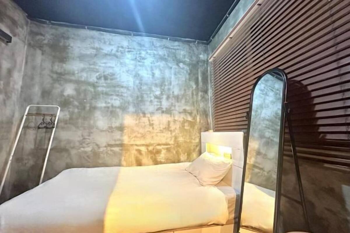 1 bedroom, premium bedding, free WiFi, bed sheets