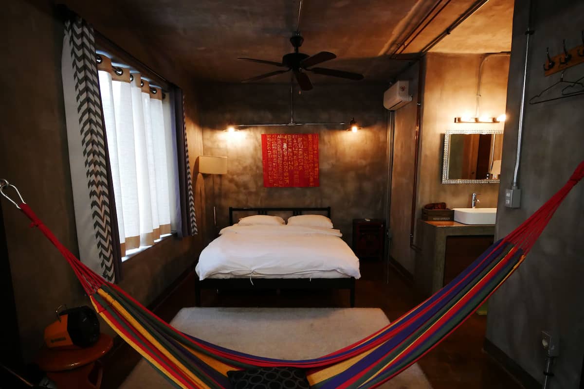 1 bedroom, premium bedding, free WiFi, bed sheets
