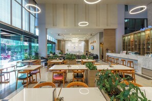 Aperto a colazione, pranzo e cena