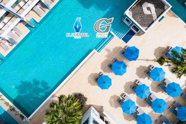 Kolam renang terbuka, payung kolam, kerusi lepak pantai