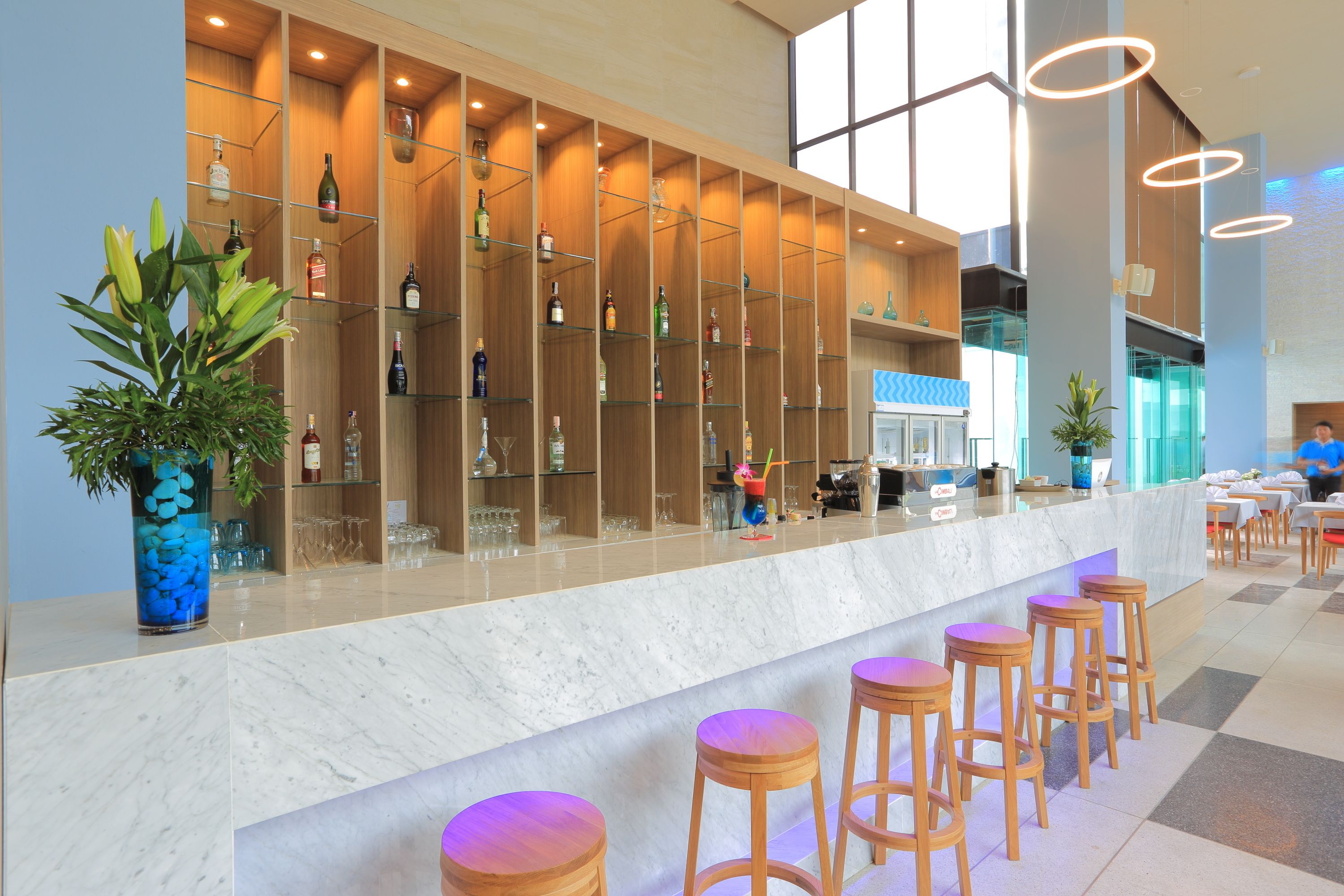 2 bars/lounges, poolside bar