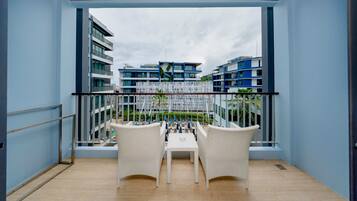 Deluxe Pool View Room With Balcony | Vista desde la habitación
