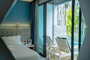Deluxe Pool Facing Double or Twin Room | Coffre-fort, bureau, rideaux d’obscurcissement, système d’insonorisation