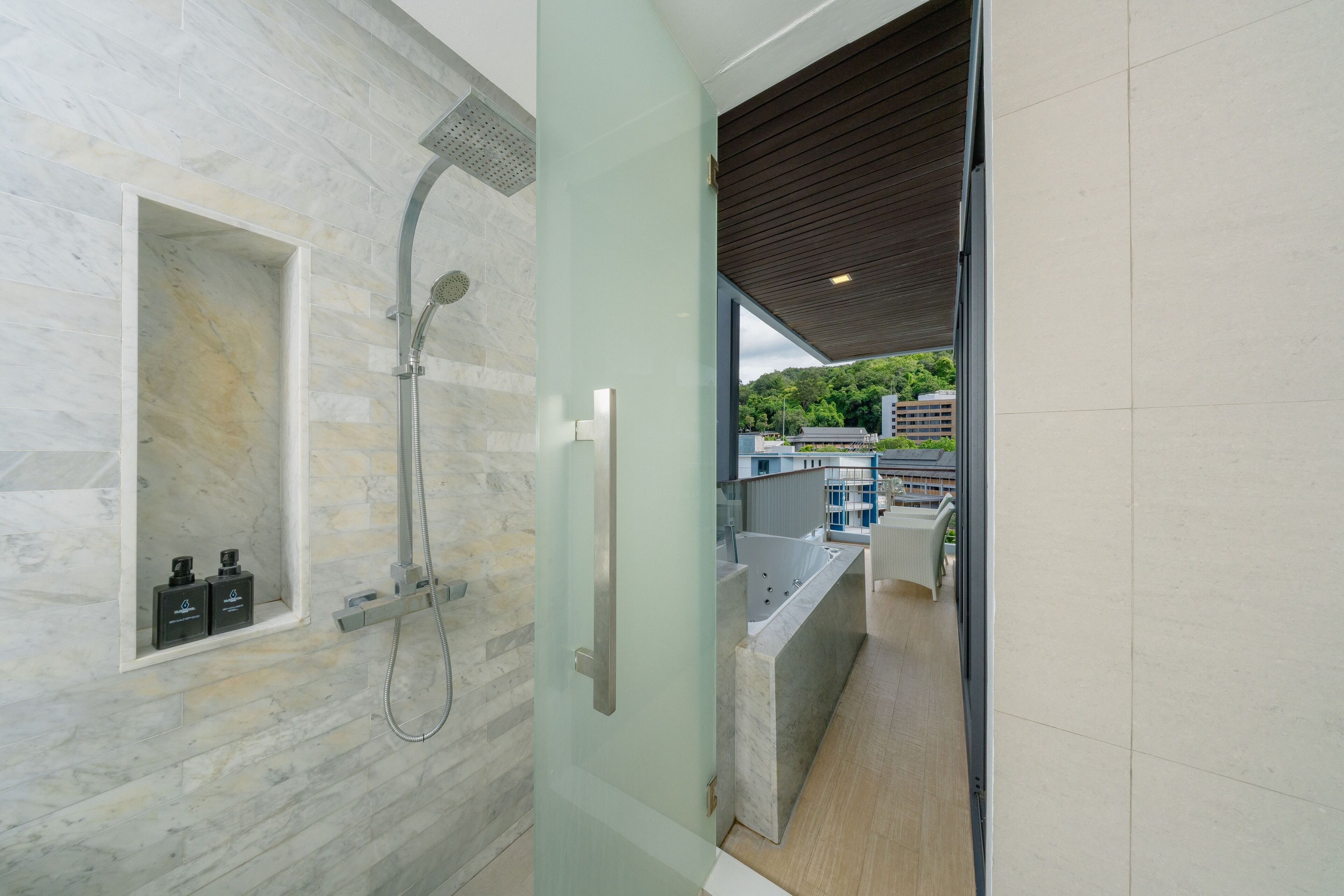 deluxe sweet room | bathroom | separate bathtub and shower, deep-soaking bathtub