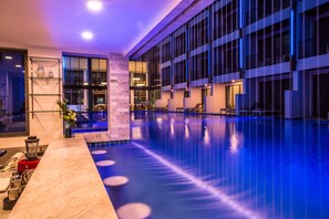 2 bar/lounge, bar a bordo piscina