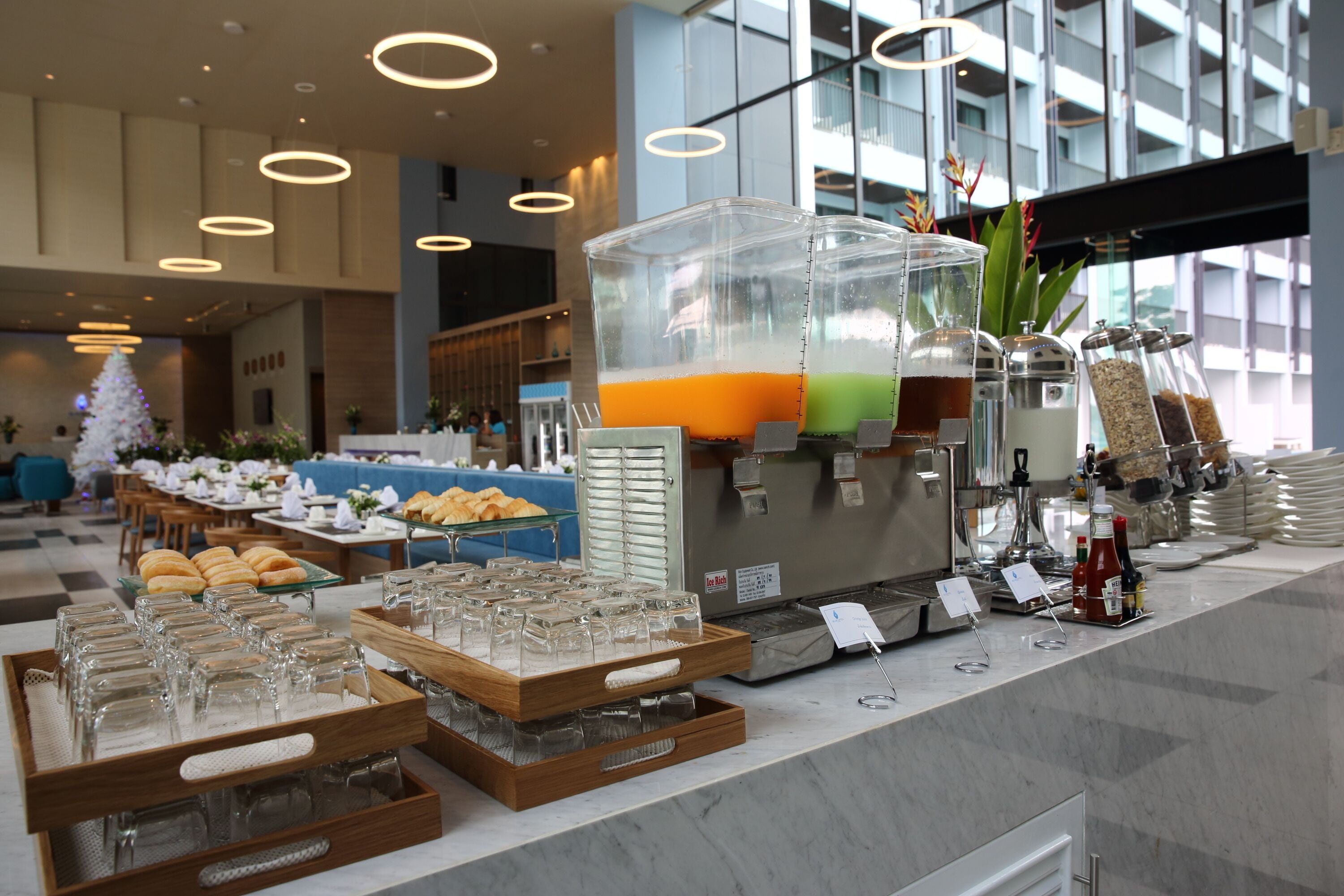 daily buffet breakfast (thb 450 per person)
