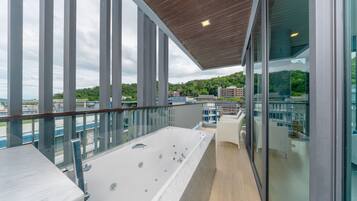 Deluxe Sweet Room | Balcony