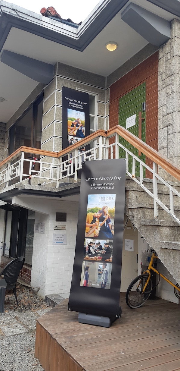 Front of property - Birdsnest Hostel Hongdae (Seoul)