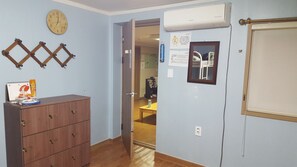 1 x Bed in 8-Bed Mixed Dormitory Room(shared Bathroom) | In-room safe, iron/ironing board, free WiFi, bed sheets - Birdsnest Hostel Hongdae (Seoul)