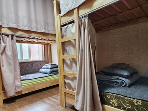 1 x Bed in 6-Bed Mixed Dormitory Room(shared bathroom) | In-room safe, iron/ironing board, free WiFi, bed sheets - Birdsnest Hostel Hongdae (Seoul)
