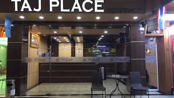 Check-in/check-out kiosk