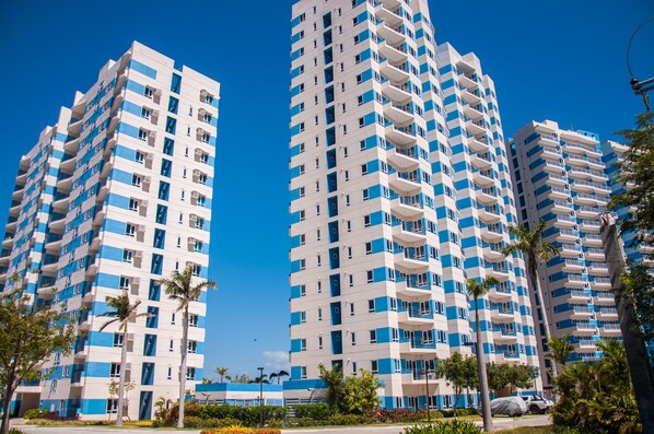 Mactan Seaside 1-Bedroom Apartment A (with Queen Bed) | Property grounds - Islands Stay Hotel Mactan (Lapu-Lapu)