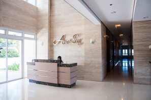 Interior entrance - Islands Stay Hotel Mactan (Lapu-Lapu)