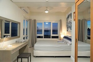 Apartamento, 2 quartos, de frente para o mar (Mactan Apartment C) | Camas com colchões pillow-top, individualmente decorados