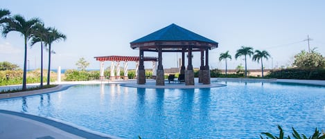 Mactan Seaside 1-Bedroom Apartment A (with Queen Bed) | Piscine pour enfants