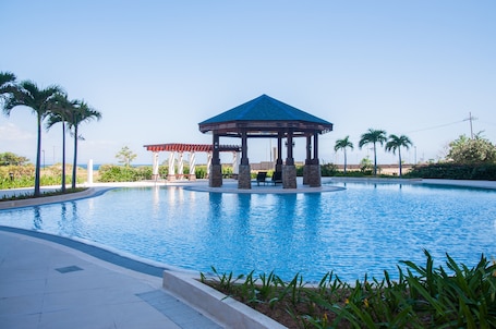 Mactan Seaside 1-Bedroom Apartment A (with Queen Bed) | ์ด๋ฆฐ์ด ์์์ฅ | 2 ๊ฐ์ ์ผ์ธ ์์์ฅ