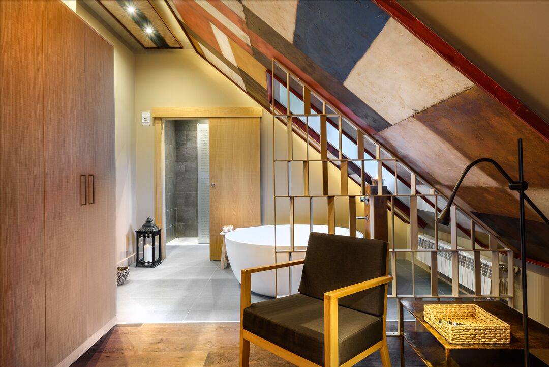 Premium Room | Premium bedding, down comforters, memory foam beds, minibar