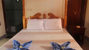 Premium bedding, rollaway beds (surcharge), WiFi (free) - Pondok Sundari (Ubud)