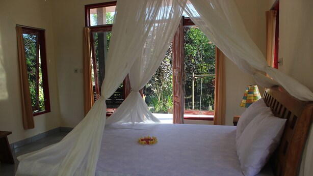 Standard Room | Premium bedding, rollaway beds (surcharge), WiFi (free) - Pondok Sundari (Ubud)