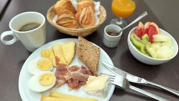 Tägliches kontinentales Frühstück gegen Gebühr