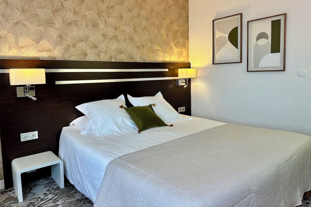 Deluxe Double Room, Marina View | Premium bedding, desk, blackout drapes, soundproofing