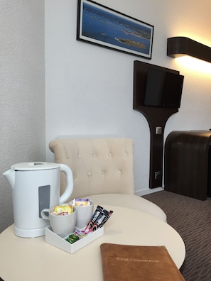 Premium bedding, desk, blackout drapes, soundproofing